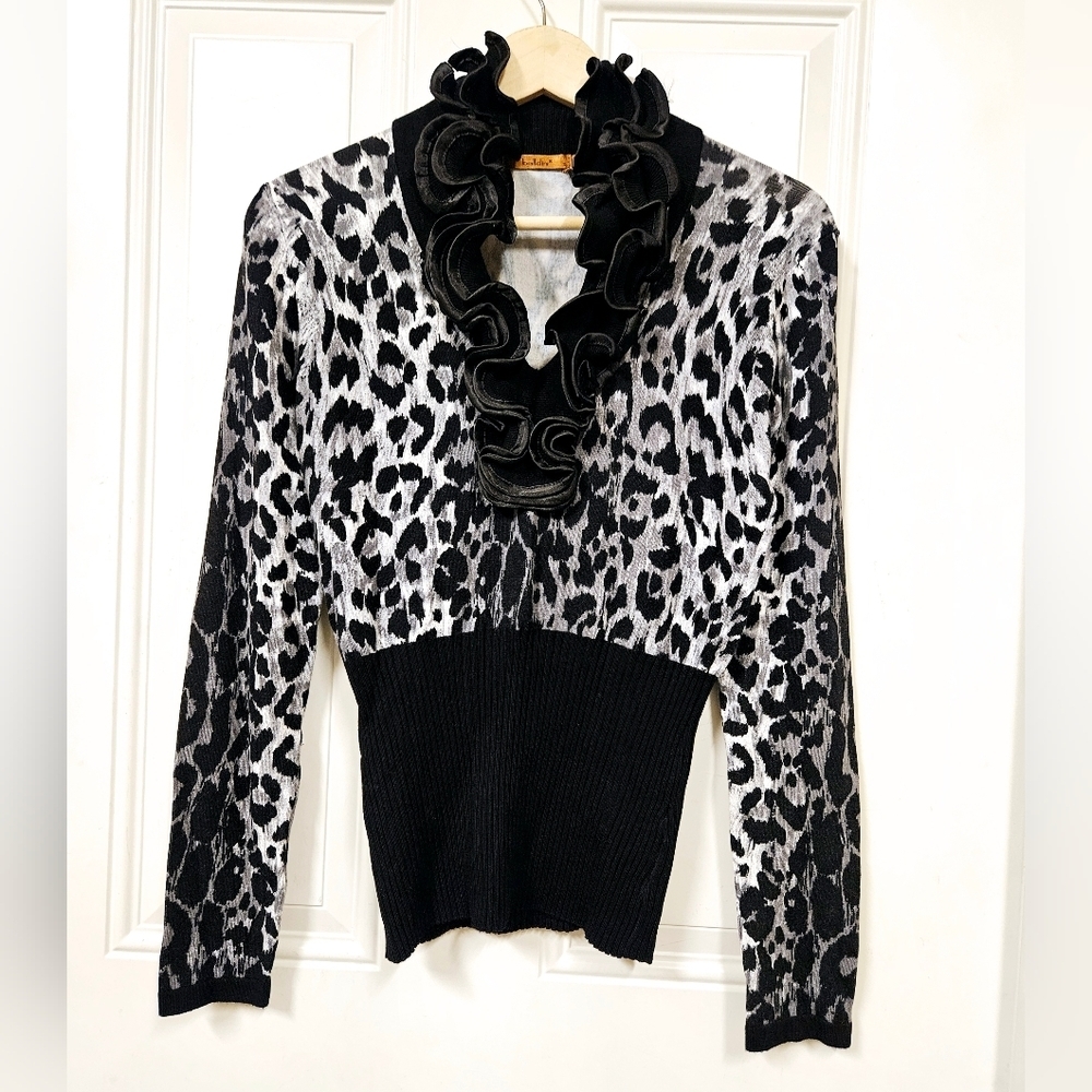 belldini Victorian ruffle V- neck leopard print long sleeve tops blouse size S